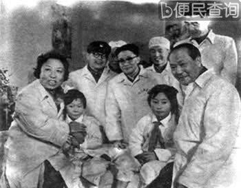 龙梅和玉荣战胜暴风雪,保护了羊群