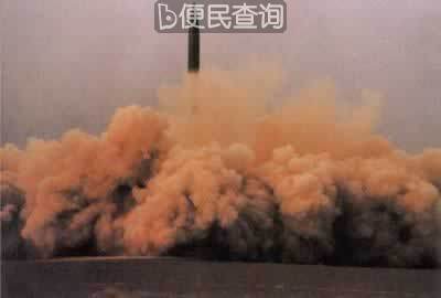 中国首次成功发射地对地中程导弹