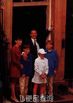 布莱尔成为英国1812年以来最年轻首相