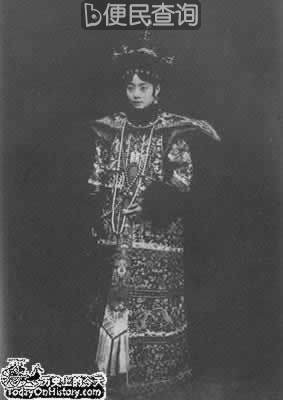 退位皇帝溥仪举行结婚大礼