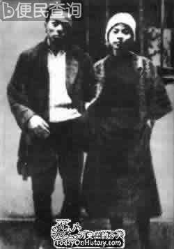 周文雍和陈铁军举行“刑场上的婚礼”