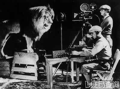 华纳制片公司推出了电影史上第一部有声片