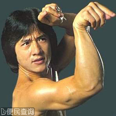 著名影视明星成龙出生于香港