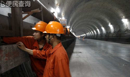 “万里长江第一隧”双线贯通