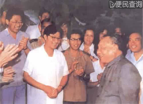 邓小平会见为四化建设作出重大贡献的科学家