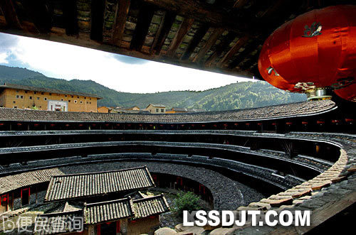 中国“福建土楼”被正式列入《世界遗产名录》