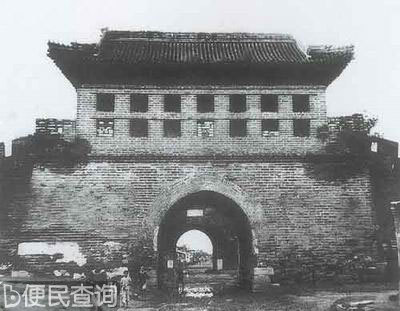 定西侯蒋琬首先上奏,倡议加筑外城