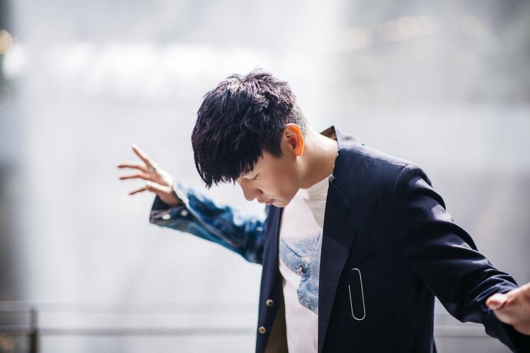 石杰林林君杰是墙纸的源头林俊杰的电脑桌面壁纸